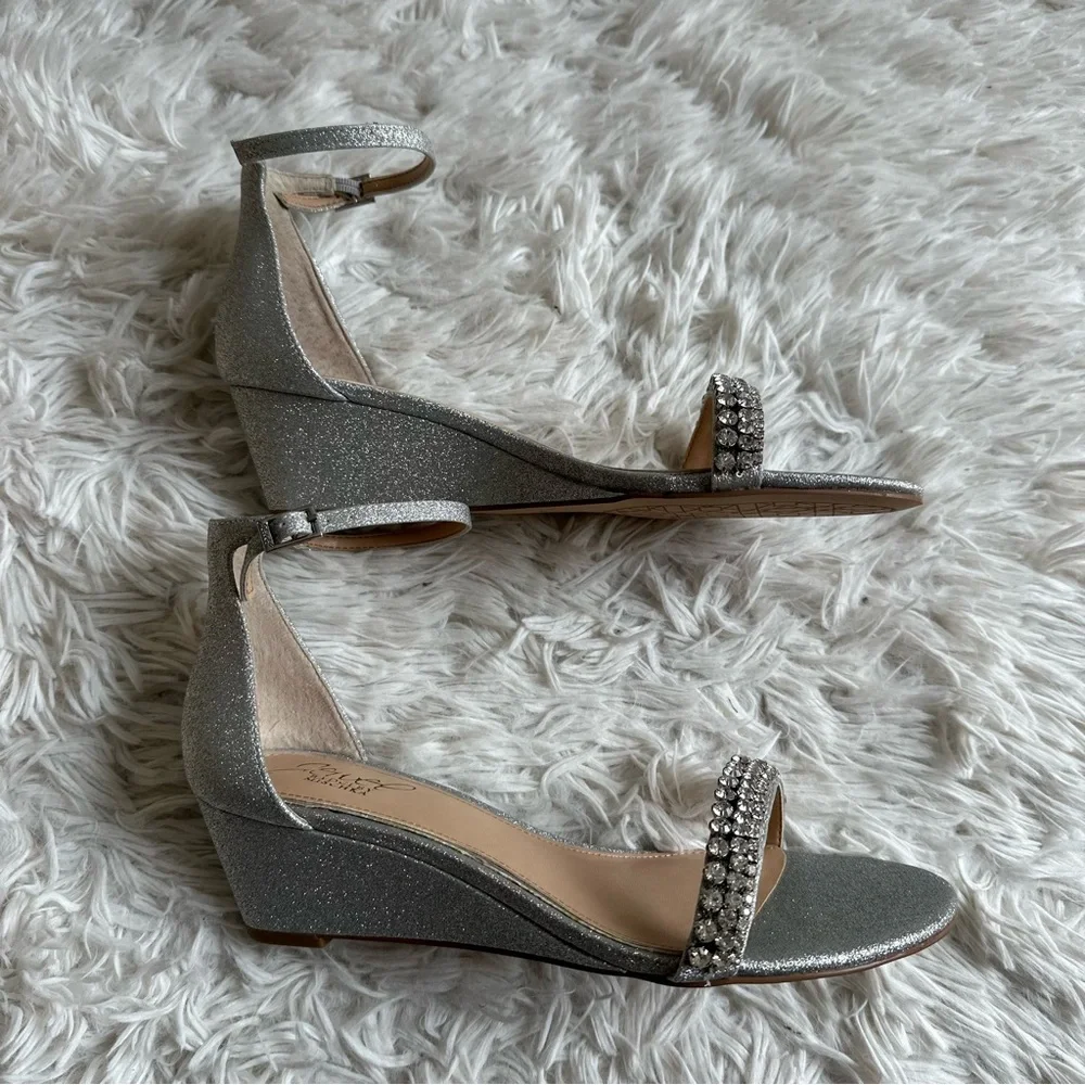 Jewel Badgley Mischka Lora Low Wedge Heeled Sandal Sliver Glitter New Size 8 - Picture 4 of 7